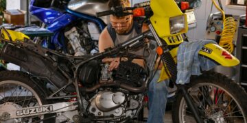 Motorrad sicher in der Garage abstellen: Worauf Hausbesitzer achten sollten